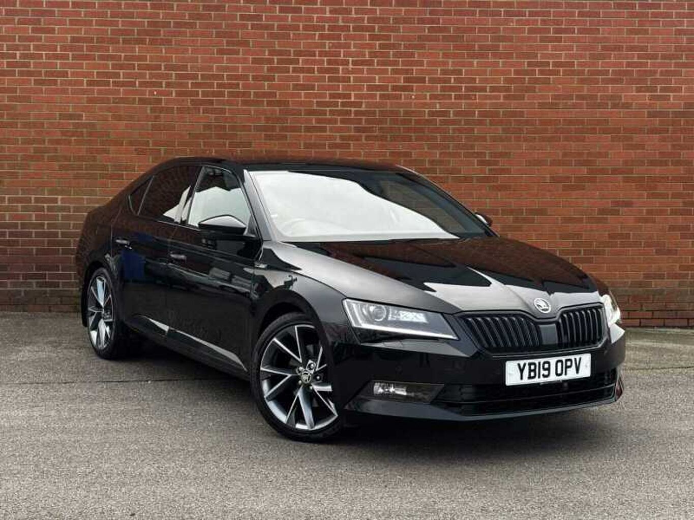 SKODA Superb 2.0 TDI SCR 190ps 4X4 SportLine Plus DSG HB