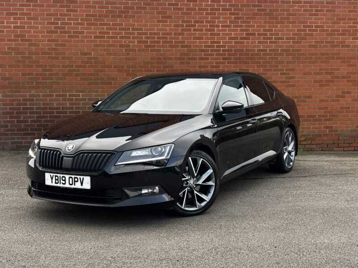 SKODA Superb 2.0 TDI SCR 190ps 4X4 SportLine Plus DSG HB