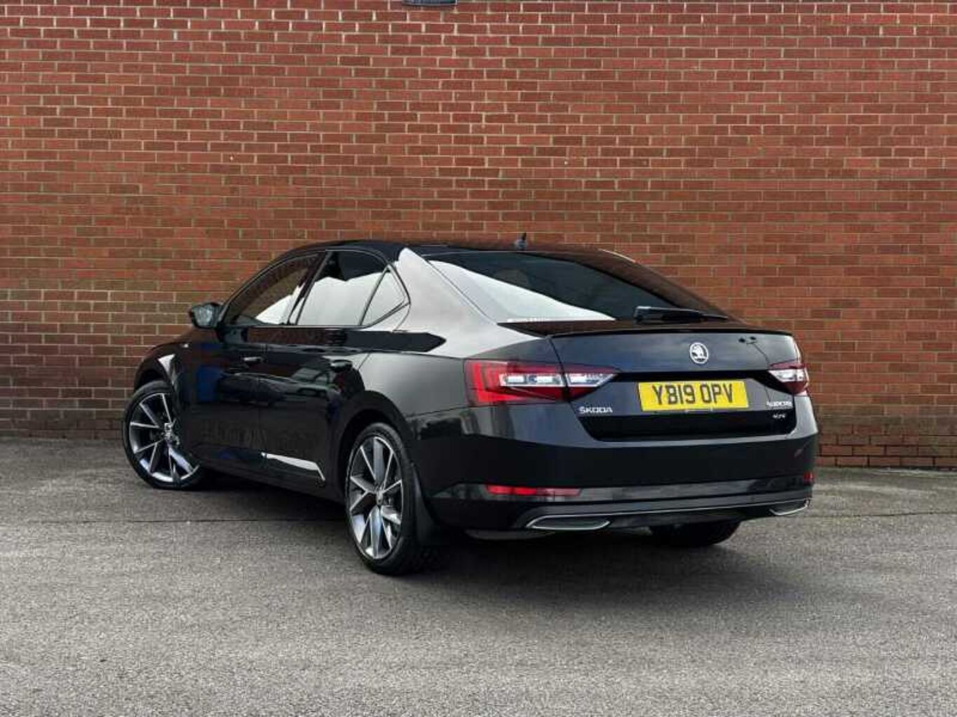 SKODA Superb 2.0 TDI SCR 190ps 4X4 SportLine Plus DSG HB